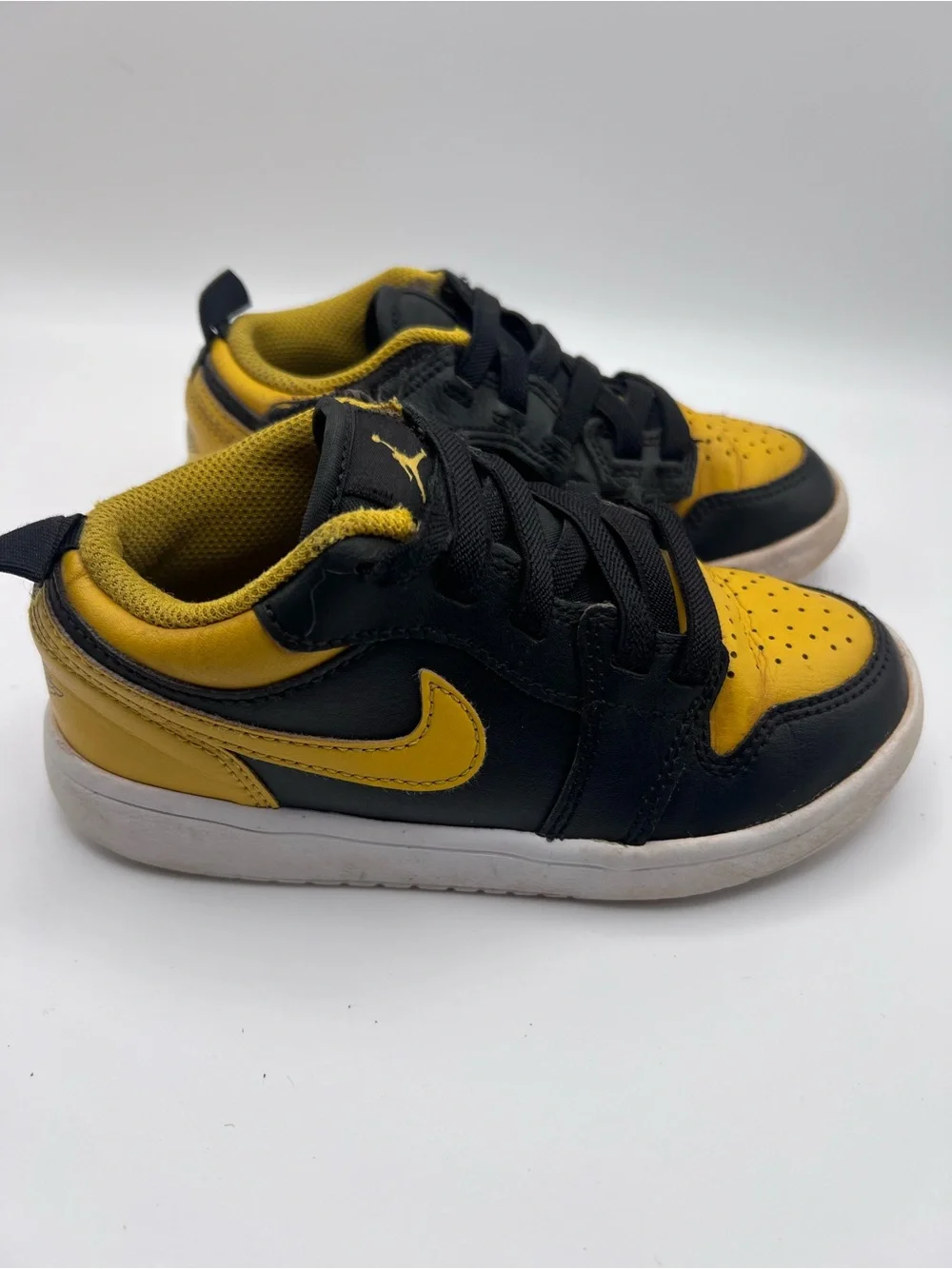 Nike Kids Jordan 1 Low-Top Sneakers in Black and Yellow